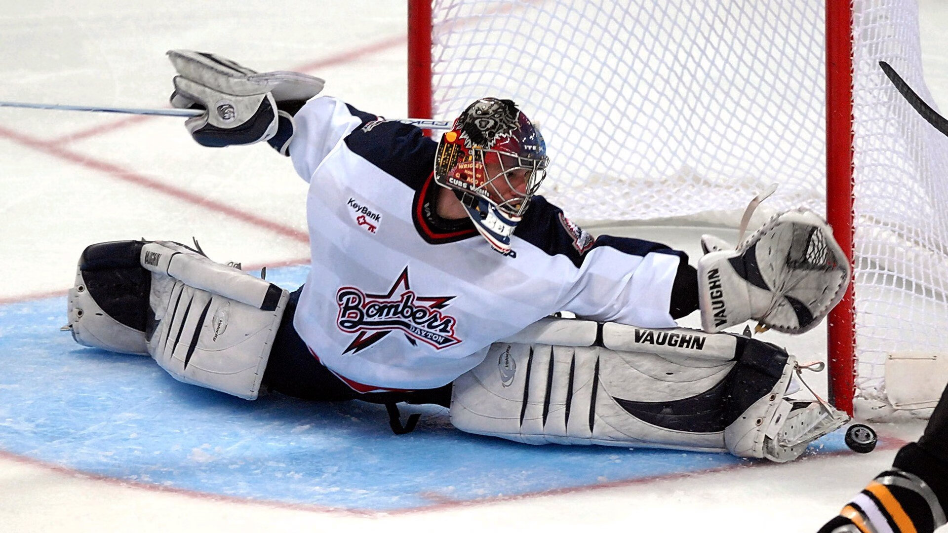 勇士力克尼克斯,全明星赛前哨战中库里双手暴扣点燃全场,库里40分勇士力克魔术