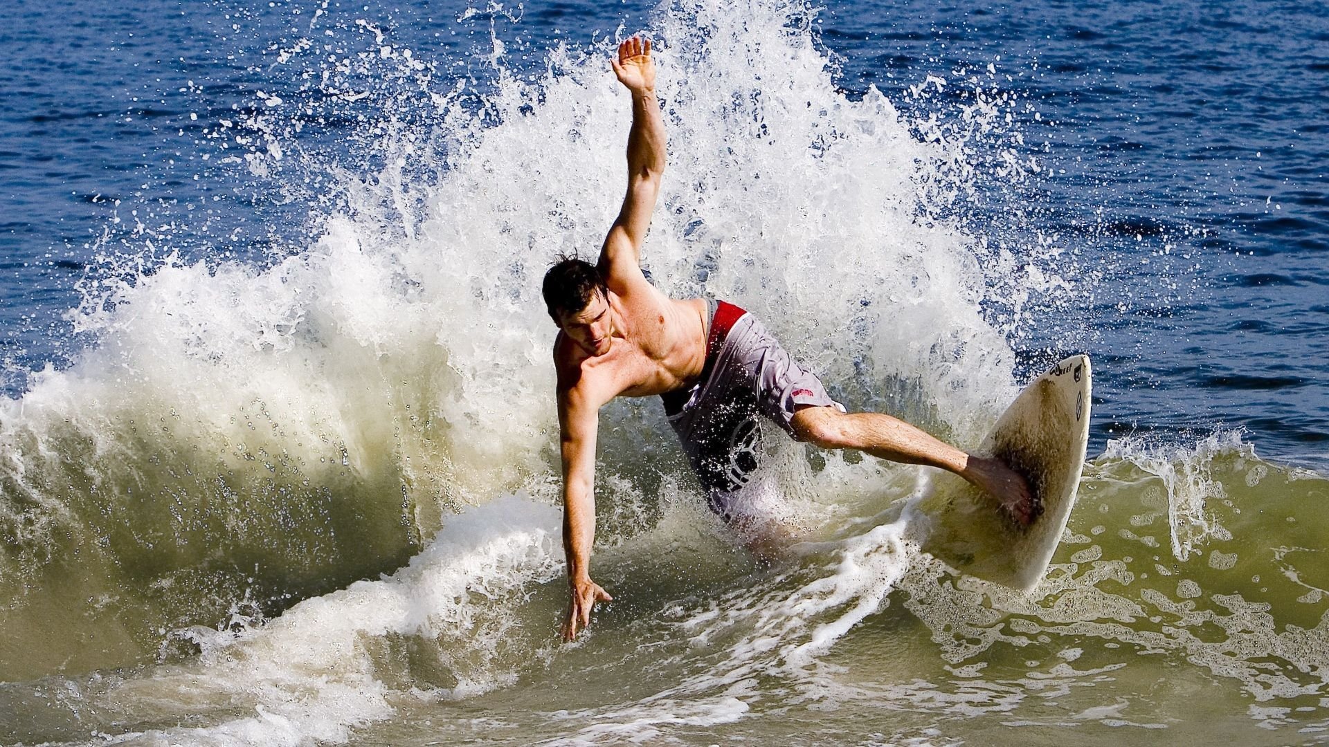 开云官方-弗莱堡队迎来胜利，球队士气高涨备战下一轮比赛，弗莱堡队歌